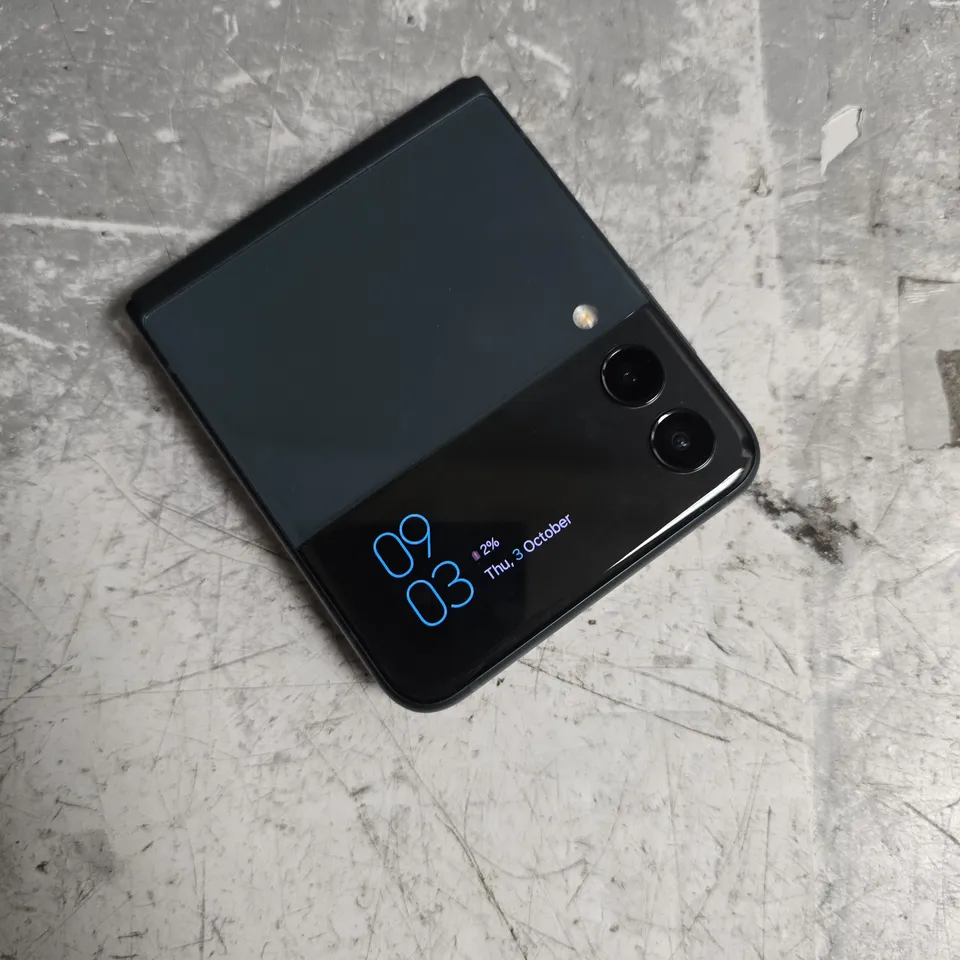 SAMSUNG GALAXY Z FLIP3 SMARTPHONE 