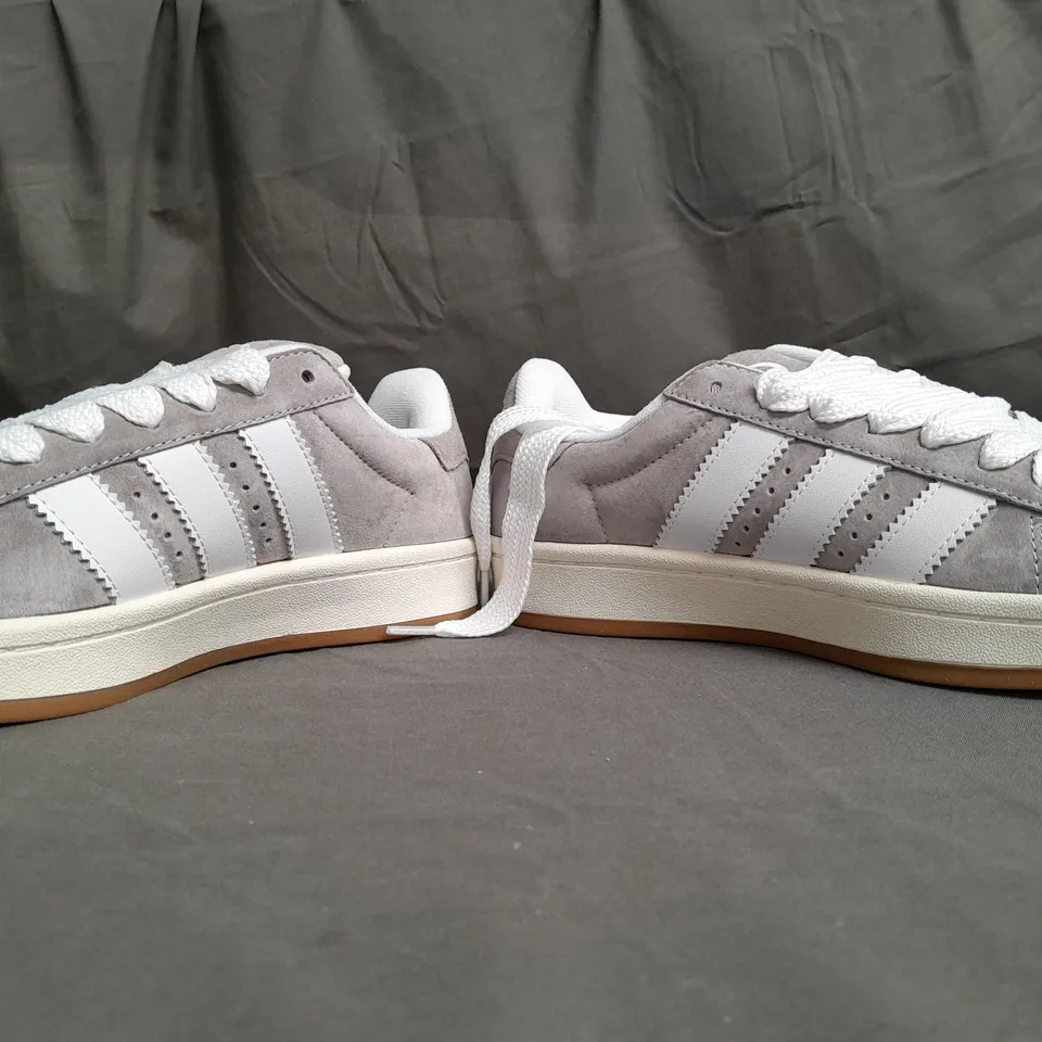 BOXED PAIR OF ADIDAS CAMPUS TRAINERS SIZE UK 5 