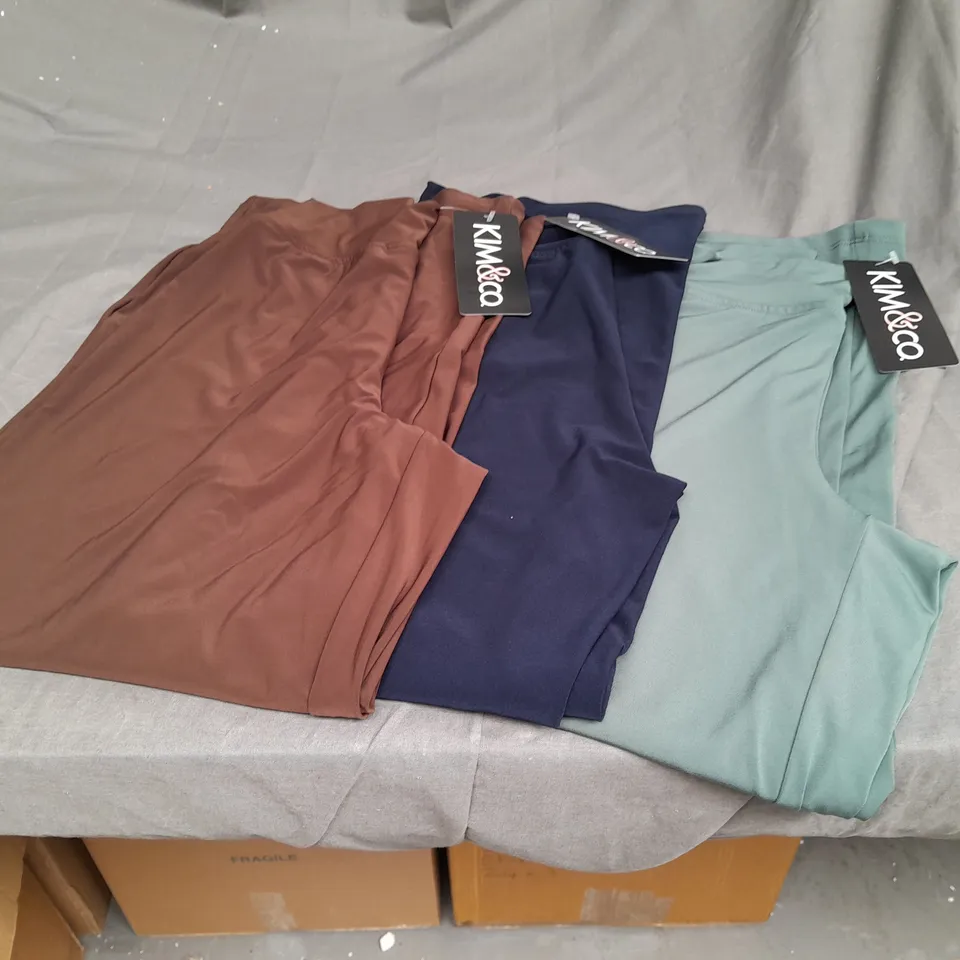 BOXED LOT OF APPROX 11 PAIRS OF KIM & CO LADIES TROUSERS. VARIOUS COLOURS AND SIZES