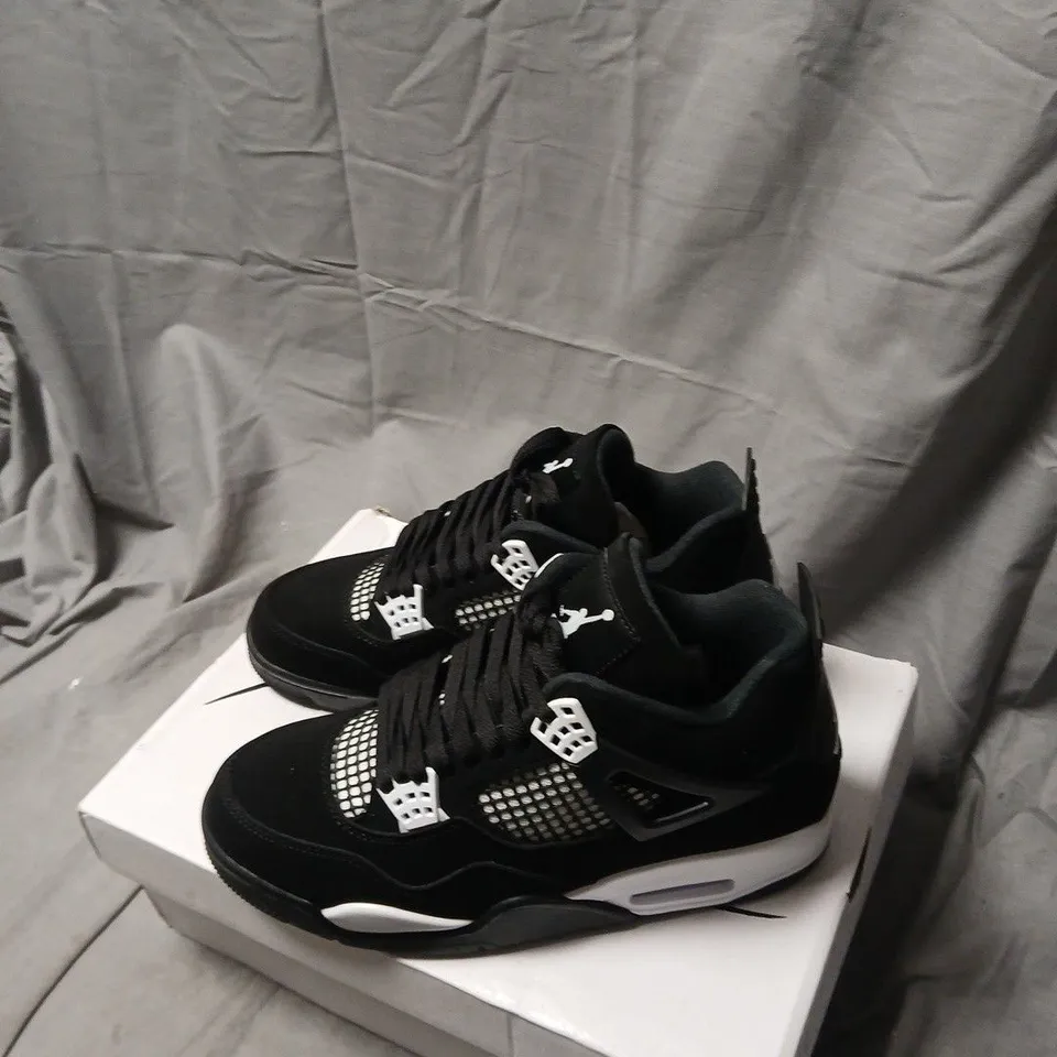 AIR JORDAN 4 RETRO BLACK/WHITE SNEAKERS – UK 8 (US 9)