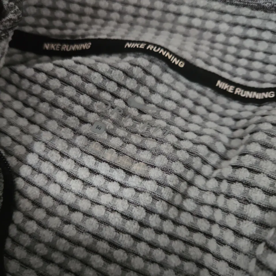 NIKE RUNNING QUARTER-ZIP TOP – GREY MARL, SIZE M
