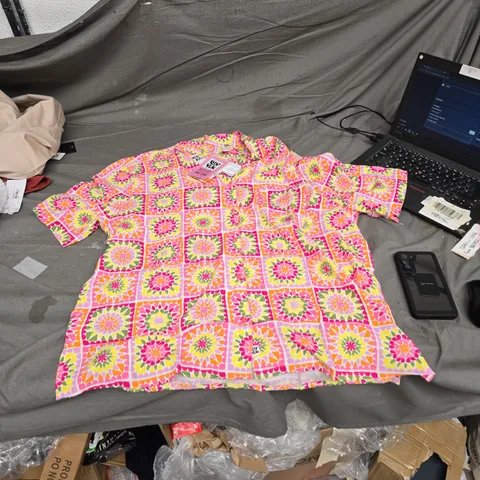 WOMEN'S SHIRT – GEOMETRIC PRINT – 100% ECOVERO VISCOSE 