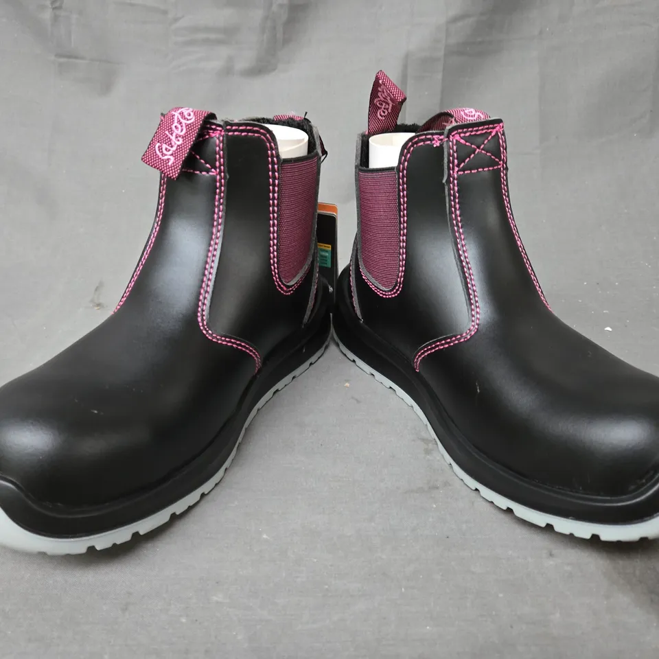 BOXED PAIR OF SAFETOE ANKLE BOOTS IN BLACK/PINK UK SIZE 5