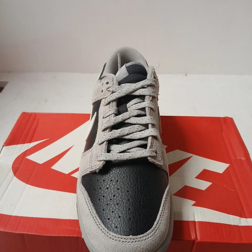 BOXED PAIR OF NIKE DUNK LOW SNEAKERS – GREY/BLACK (UK 8)