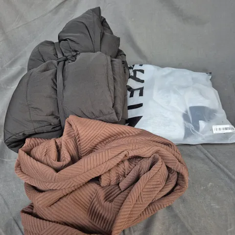 APPROXIMATELY 25 ASSORTED CLOTHING AND FASHION PRODUCTS IN VARIOUS STYLES AND SIZES - COLLECTION ONLY