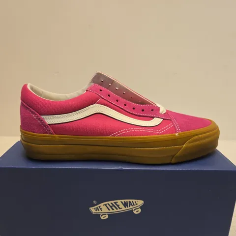 BOXED PAIR OF VANS OLD SKOOL SNEAKERS – PINK (GUM) - UK SIE 7.5