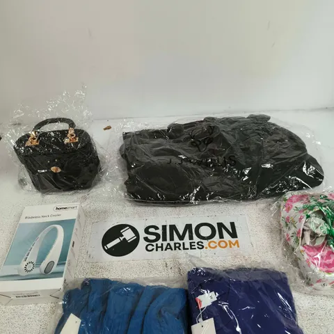 BOX OF APPROXIMATELY 15 ASSORTED ITEMS INCLUDING FLOWERY SANDALS, J.J.WILLIS MENS QUARTER ZIP FLEECE AND &MAISIE BLUE T SHIRT