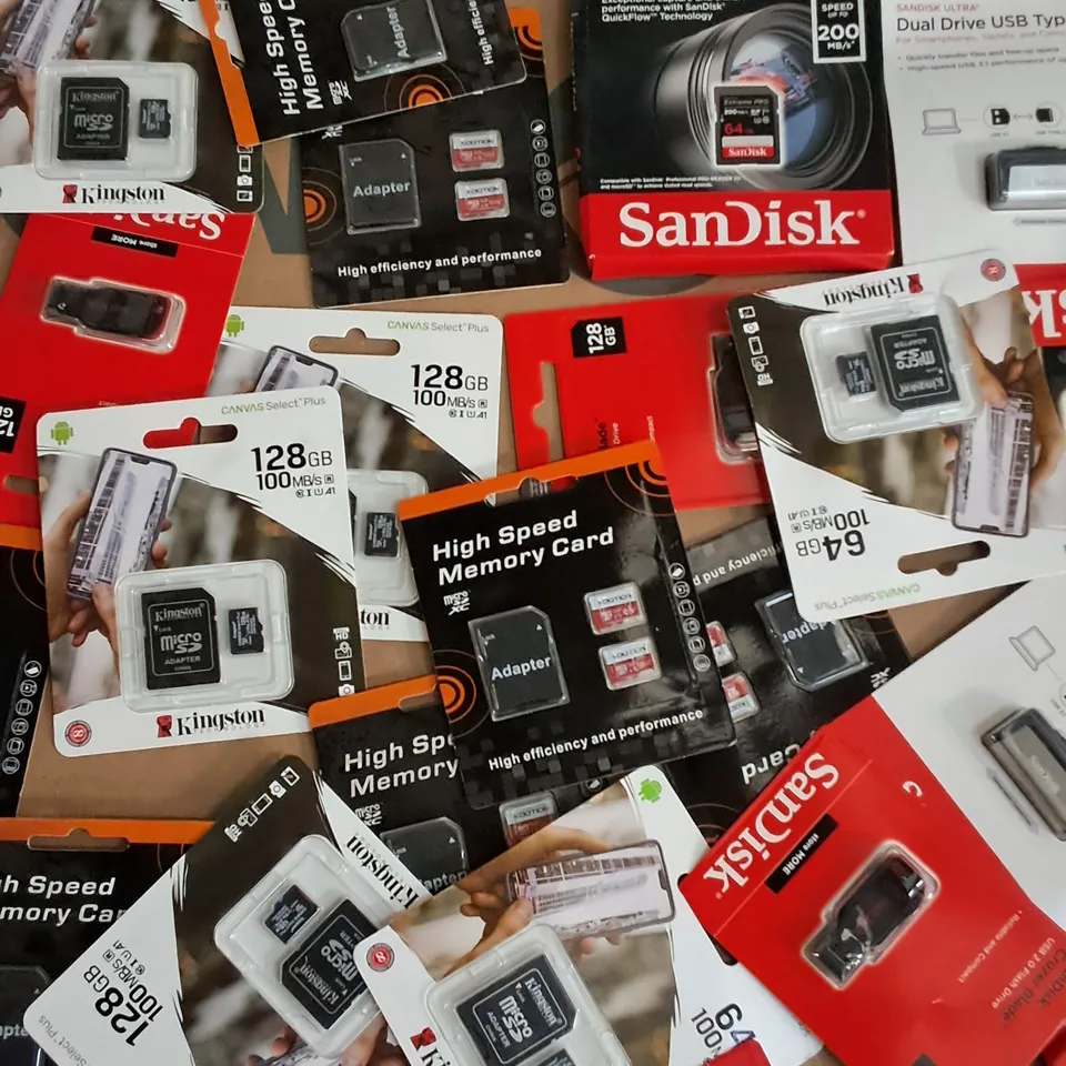 LOT OF APPROXIMATELY 45 ASSORTED MEMORY ITEMS TO INCLUDE SANDISK, KINGSTON AND SUPER SMASH MEDIA