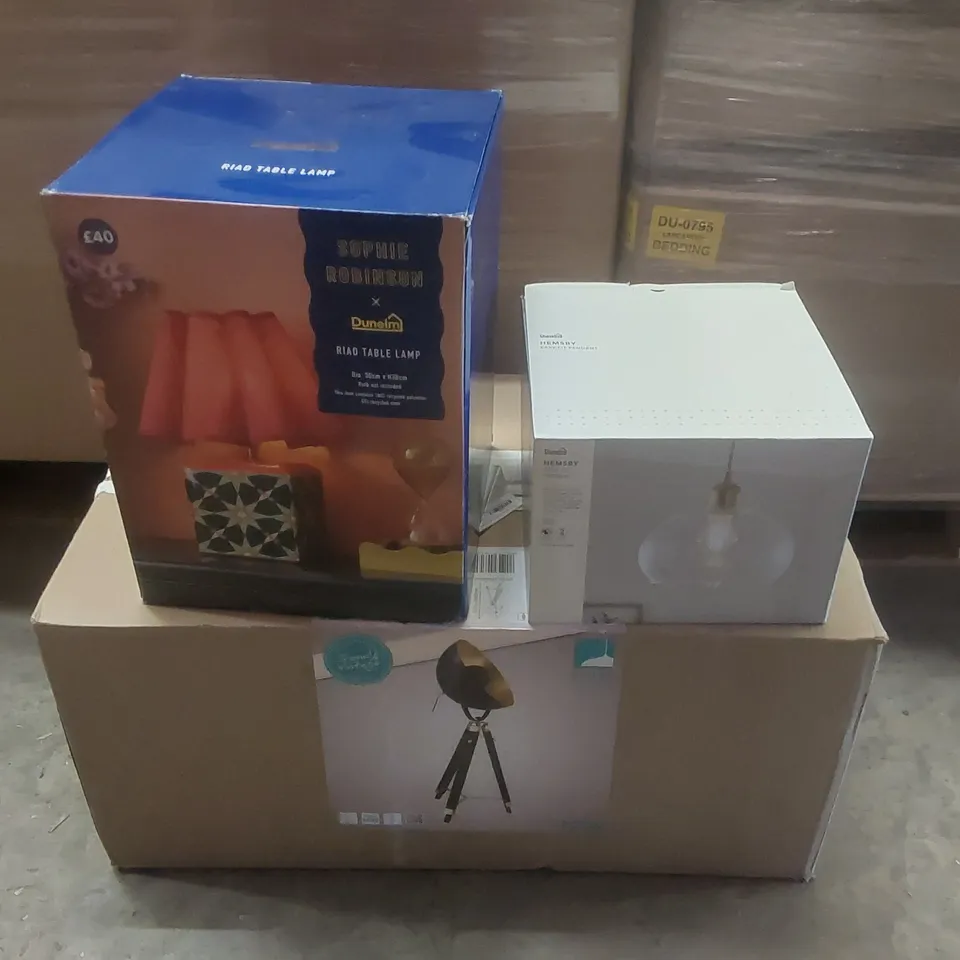 PALLET CONTAINING A VERY LARGE QUANTITY OF ASSORTED DESIGNER LIGHTING PRODUCTS TO INCLUDE: FLOOR LAMP, TABLE LAMP, CEILING LIGHT ECT