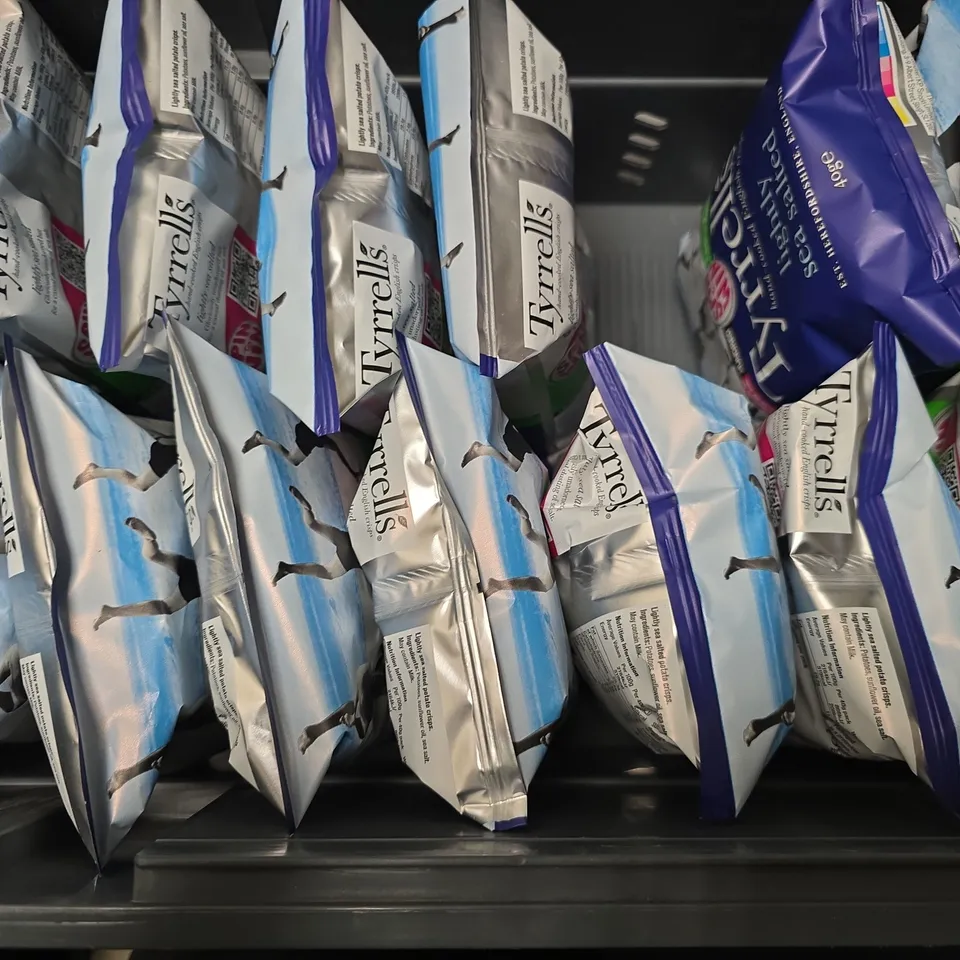 TOTE OF APPROXIMATELY 14 TYRRELSS LIGHTLY SEA SALTED CRISPS