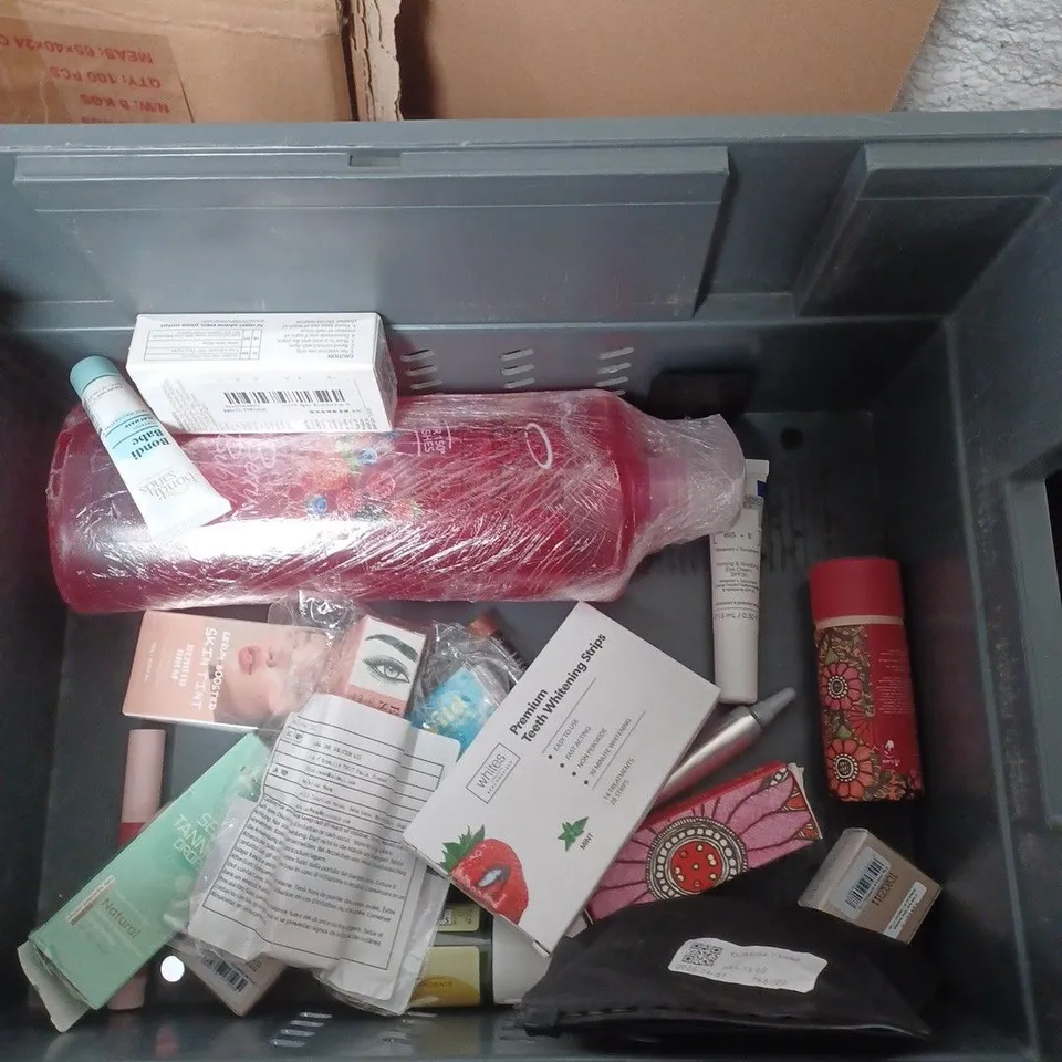 APPROXIMATEY 20 HEALTH AND BEAUTY PRODUCTS TO INCLUDE SLEEK EYESHADOW PALETTE, FAITH IN NATURE SHAMPOO AND INTUITION RAZOR