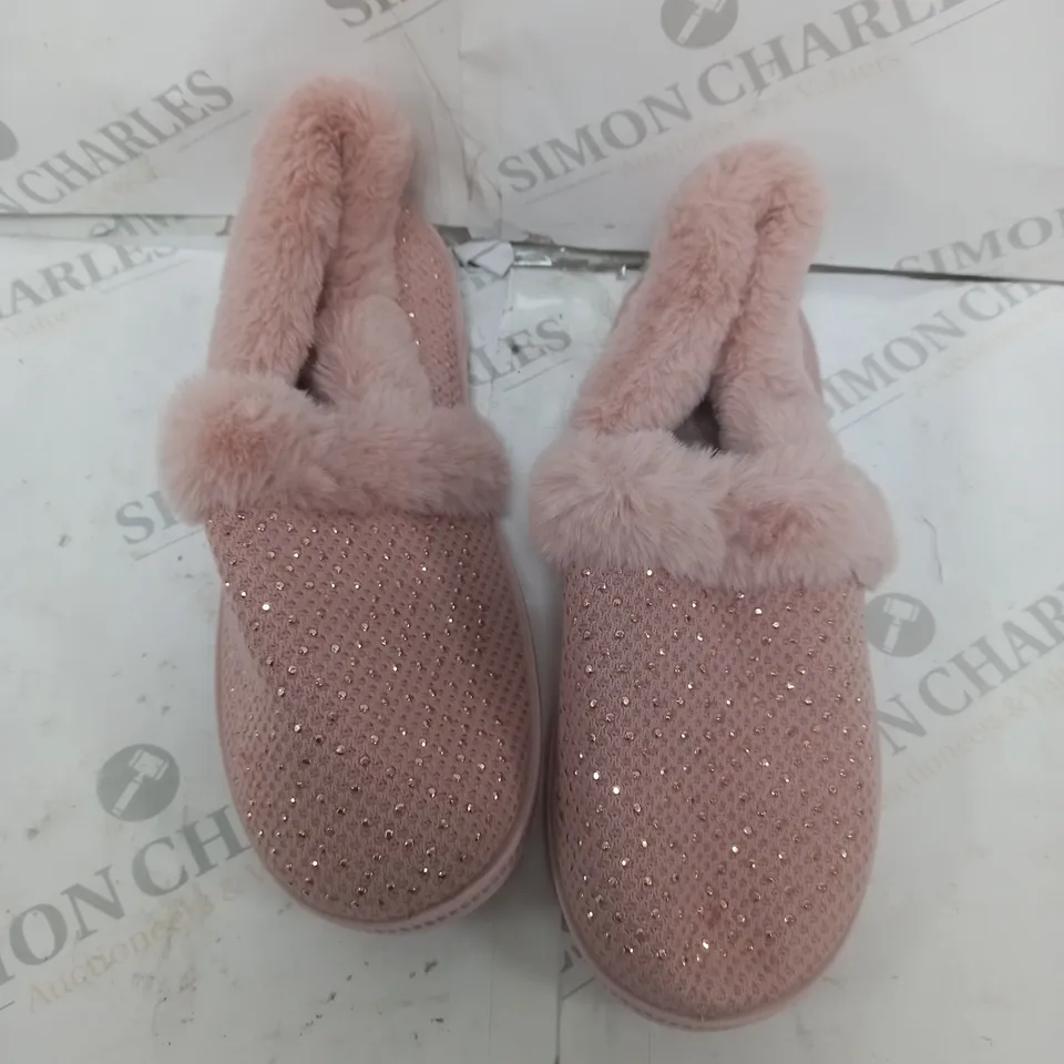 SKYE COZY SLIPPER PINK SIZE 6.5