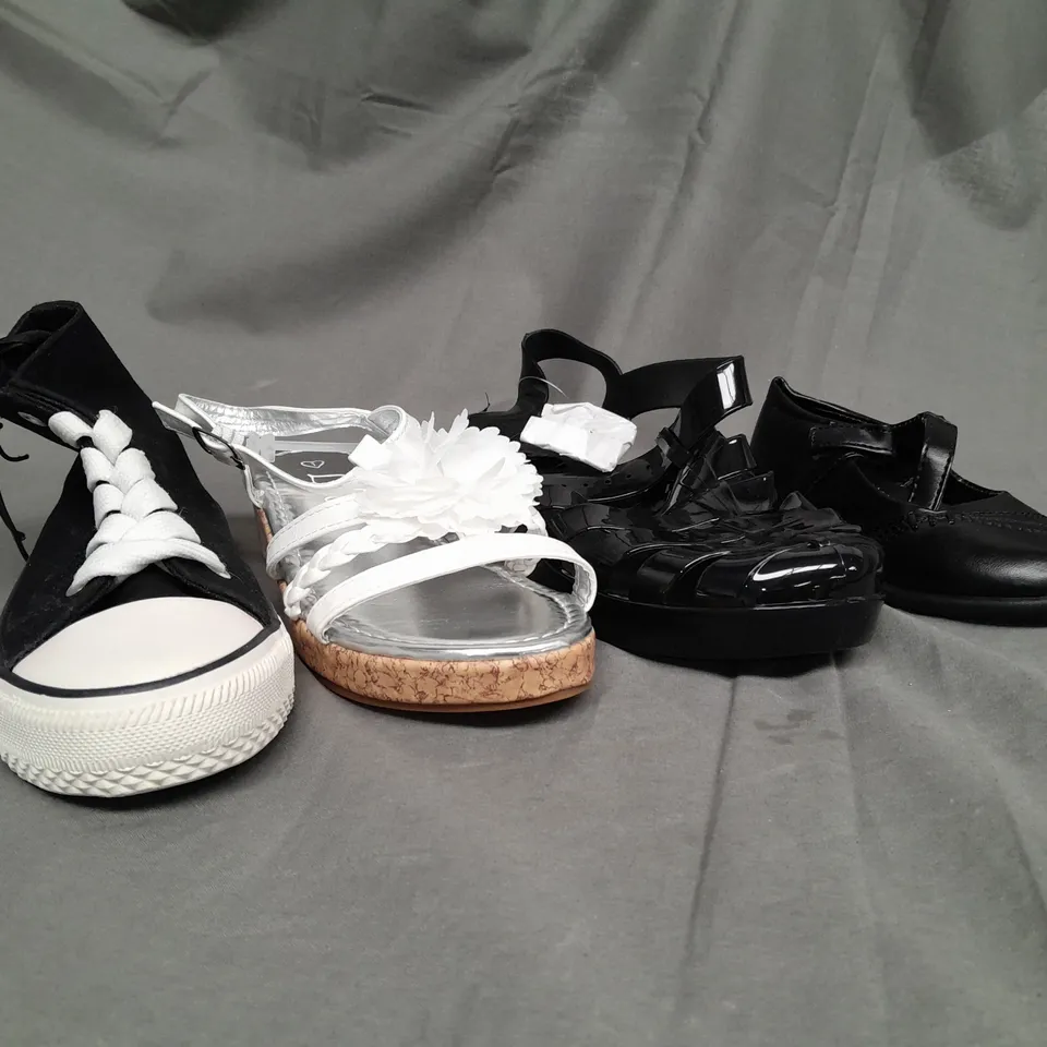 BOX OF APPROX 35 ASSORTED KIDS SHOES IN VARIOUS SIZES & COLOURS 