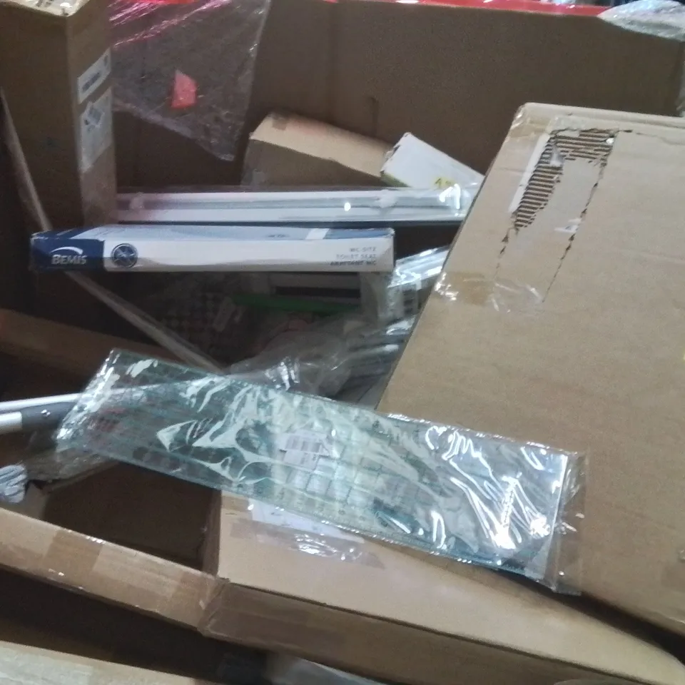PALLET OF ASSORTED HOUSEHOLD GOODS AND PRODUCTS TO INCLUDE;FOLDABLE CHAIR,MUDGUARD PROTECTOR,TOILET SEAT