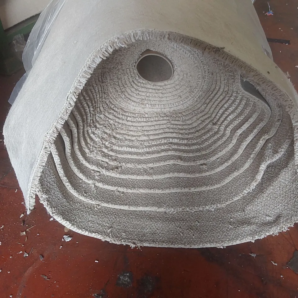 ROLL OF QUALITY VARIETY TRIALS CARPET - APPROXIMATELY 30 x 1m