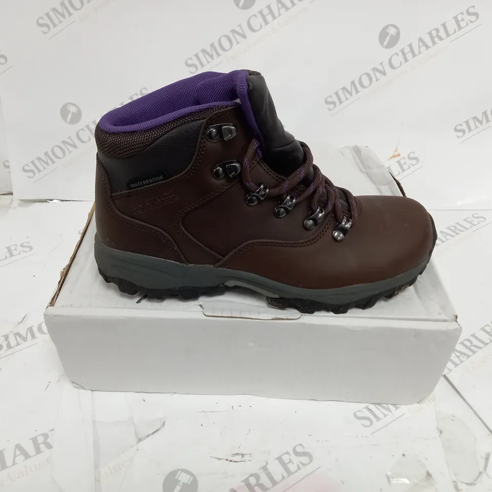 REGATTA BAINSFORD BOOTS SIZE 4