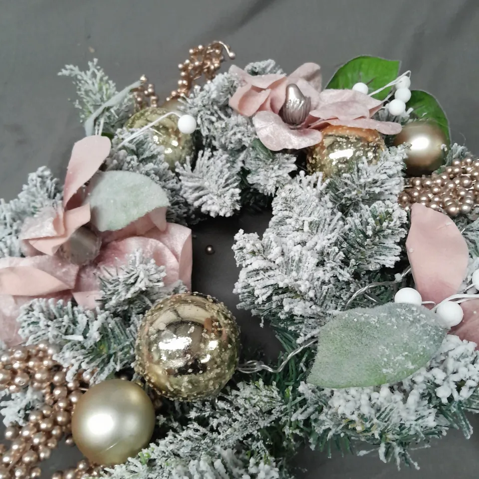 WINTER ROSE LIT CHRISTMAS WREATH RRP £35.99