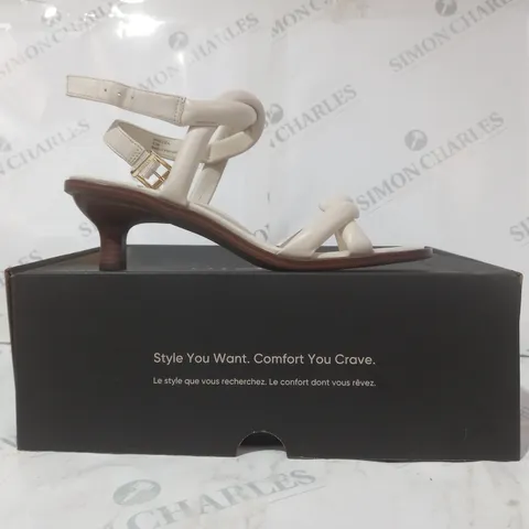 BOXED PAIR OF VIONIC OPEN TOE LOW HEEL SANDALS IN BEIGE SIZE 7