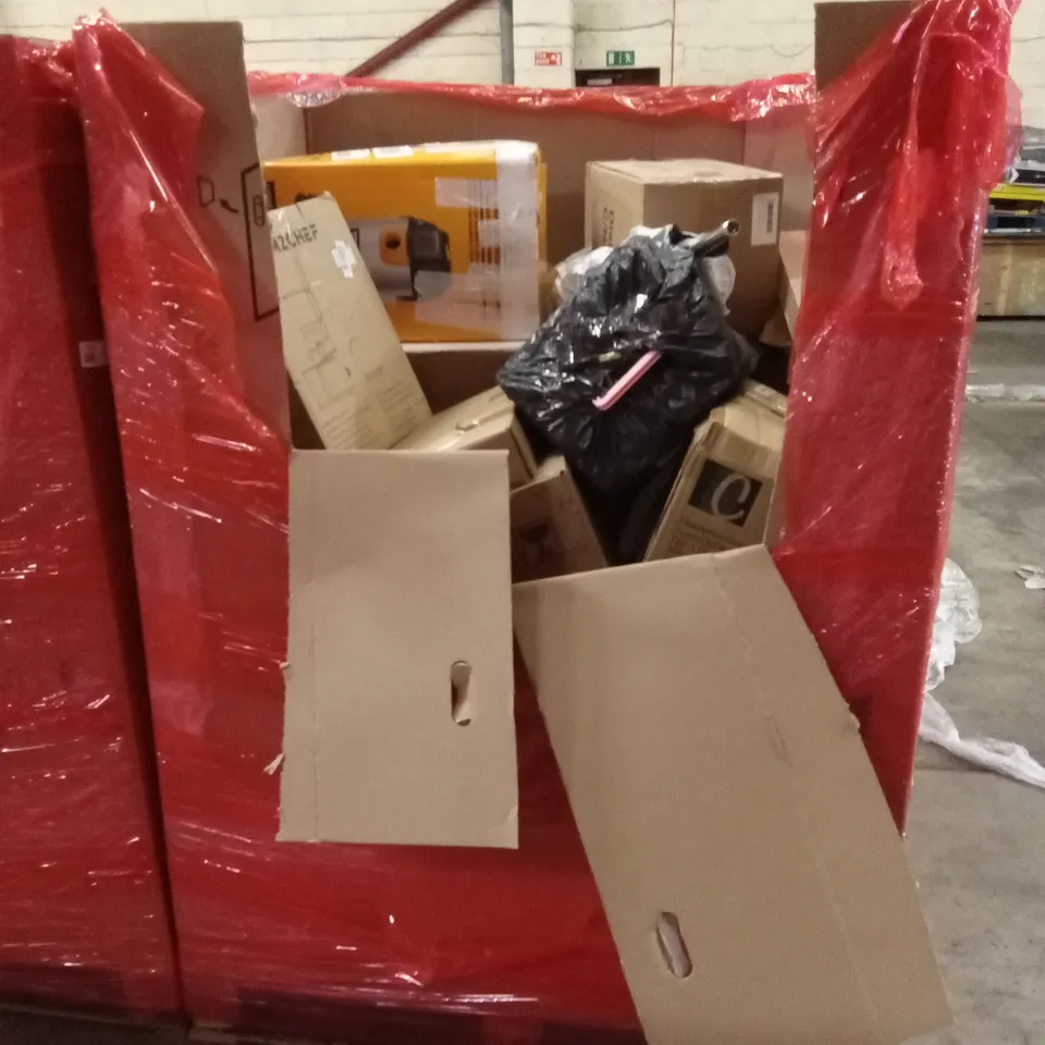 PALLET OF ASSORTED HOUSEHOLD GOODS AND PRODUCTS TO INCLUDE; JUICER, DISTILLER, DEEP FRYER ETC