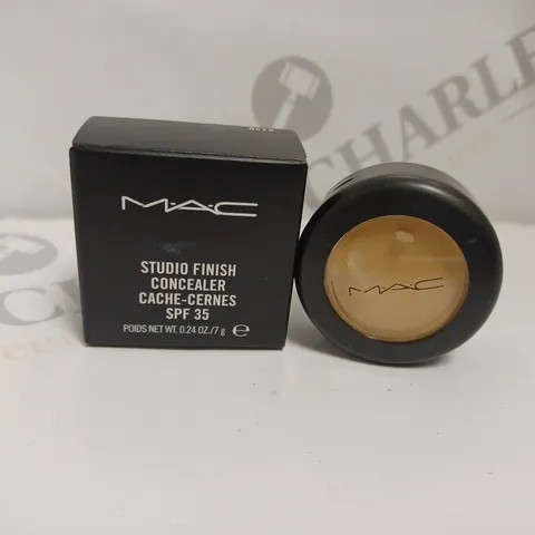 BOXED MAC STUDIO FINISH SPF 35 CONCEALER - NC20 