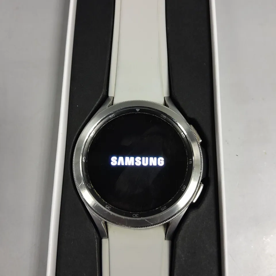 SAMSUNG GALAXY WATCH 4 46MM CLASSIC SILVER WITH GREY WRISTBAND 