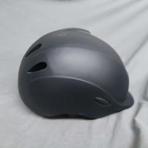 RIDING HELMET SIZE L 