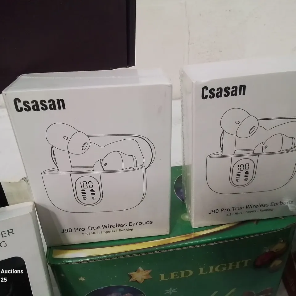 BOX CONTAINING LARGE AMOUNT OF BOXED ELECTRICAL ITEMS TO INCLUDE: FULL PODCAST SET UP, HEADPHONES, PHONE CASES, VARIOUS LIGHT BULBS, SPOTLIGHTS, 3D LCD PRINTING FLUID, LED STRIP LIGHTS ETC.