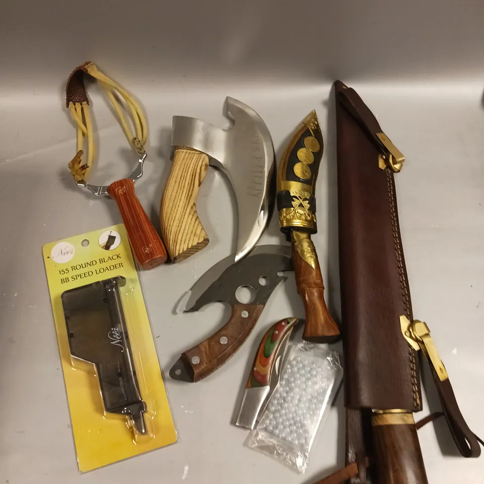 APPROXIMATELY 10 ASSORTED SPORTS/HOBBY PRODUCTS TO INCLUDE MAGAZINES, SLING SHOT, BB'S ETC - COLLECTION ONLY