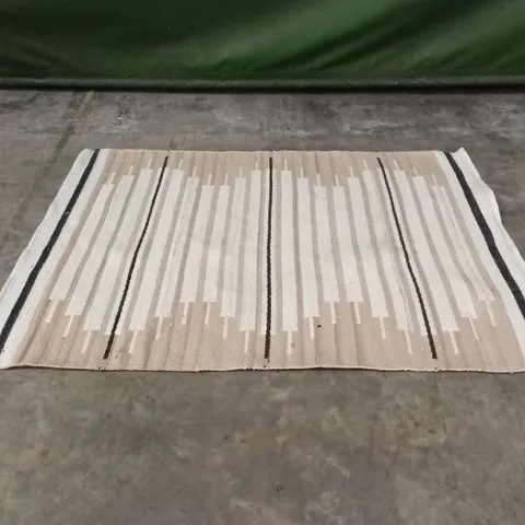 WOVEN AREA RUG // APPROX SIZE: 120 x 170cm