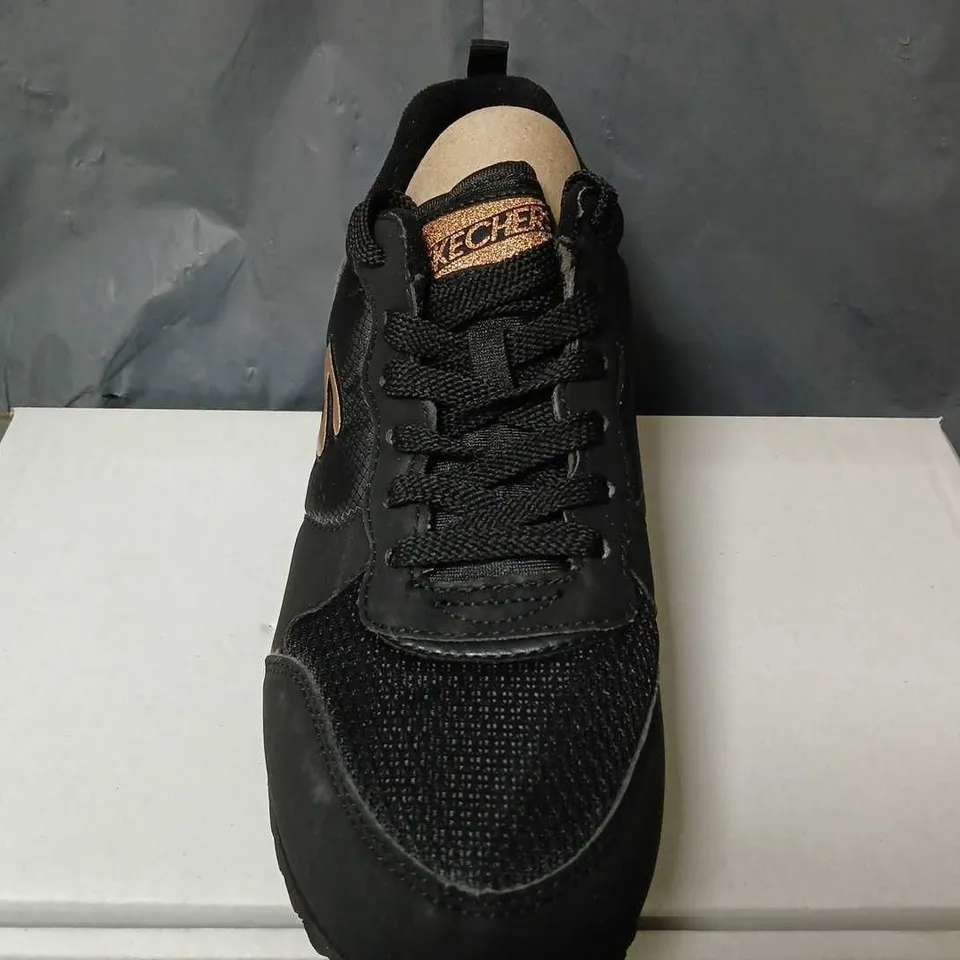 SKECHERS LACE UP TRAINERS IN BLACK - UK 7