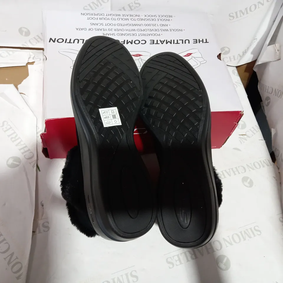 BOXED PAIR OF BLACK ANKLE BOOTS - SIZE 8