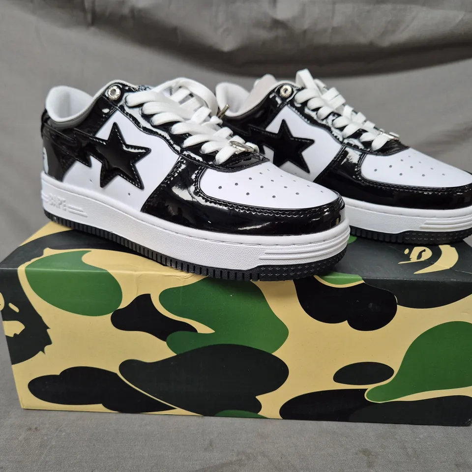 BOXED PAIR OF A BATHING APE SHOES IN BLACK/WHITE US SIZE 7