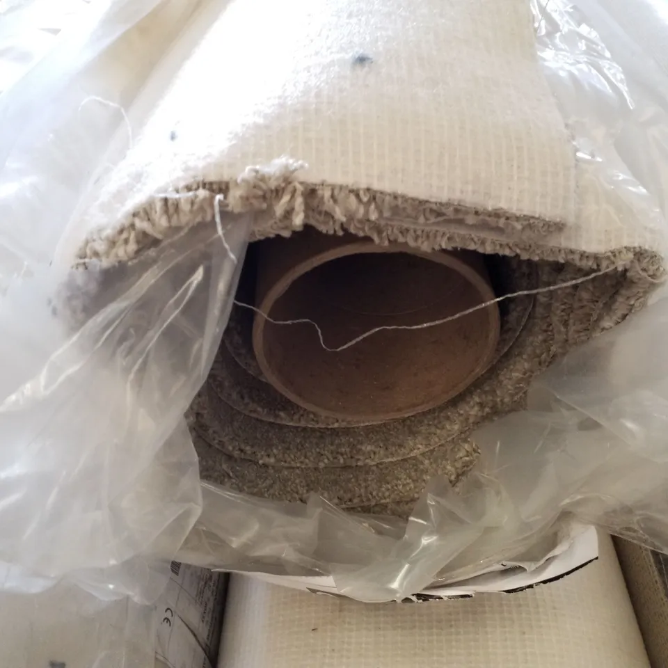 ROLL OF QUALITY EC HEARTLAND HEATHERS CHROMIUM CARPET  APPROXIMATELY 3.2×5M