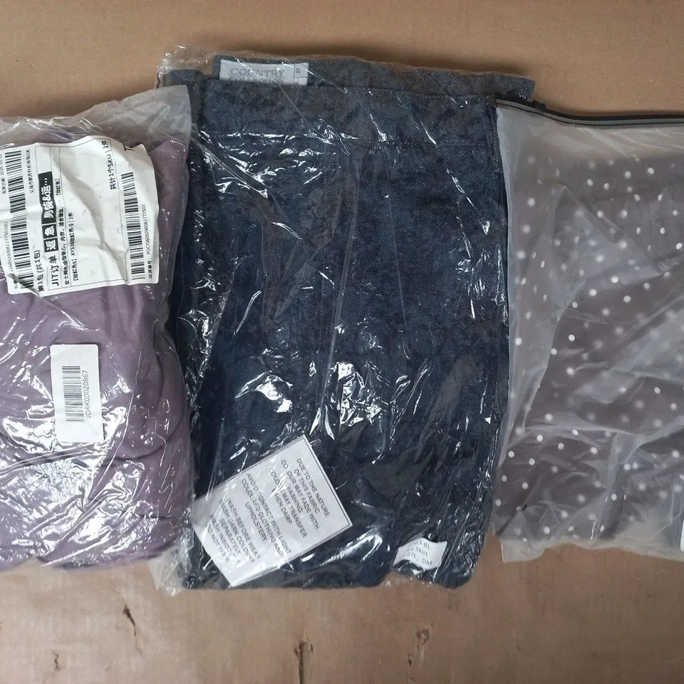 APPROXIMATELY 20 ASSORTED CLOTHING AND FASHION PRODUCTS IN VARIOUS STYLES AND SIZES - COLLECTION ONLY