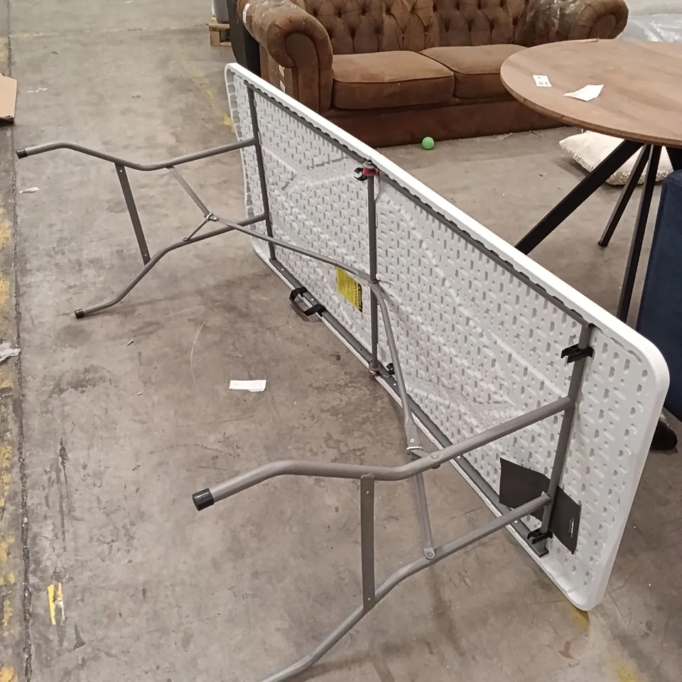 FOLDABLE TABLE 