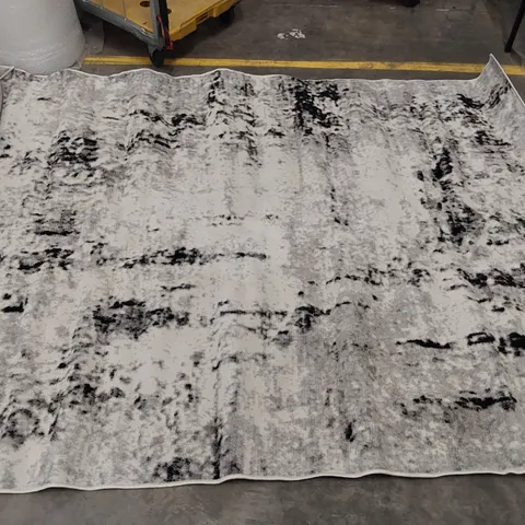 HOHMAN GREY/BLACK/OFF-WHITE RUG // 6'7 X 9'