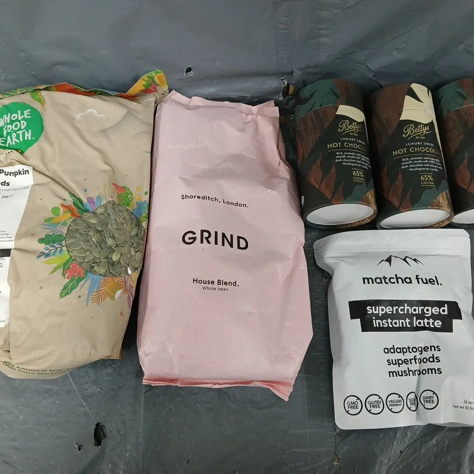 APPROXIMATELY 6 ASSORTED FOOD & DRINK ITEMS TO INCLUDE - HOT CHOCOLATE, GRIND COFFEE, AND PUMPKIN SEEDS ETC. 
