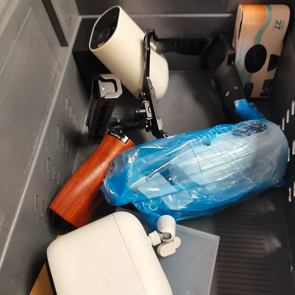 APPROXIMATELY 10 ASSORTED ITEMS INCLUDING INSTAX INSTANT FILM AND DELL CLEANING CARTRIDGE 