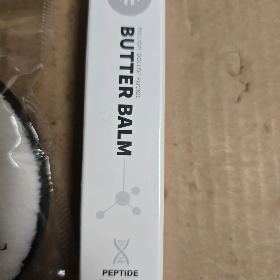 MILLION DOLLAR FACIAL LIP BALM STRAWBERRY + BRANDED APPLIER 