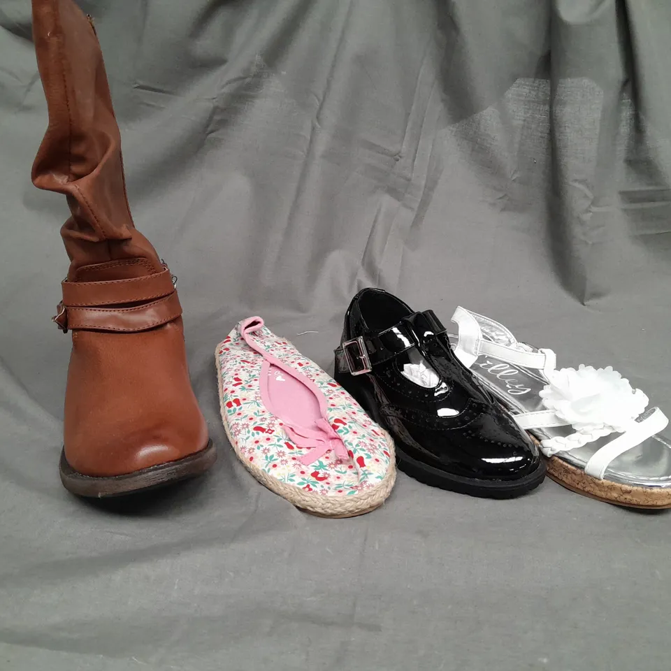 BOX OF APPROX 35 ASSORTED KIDS SHOES IN VARIOUS SIZES & COLOURS 