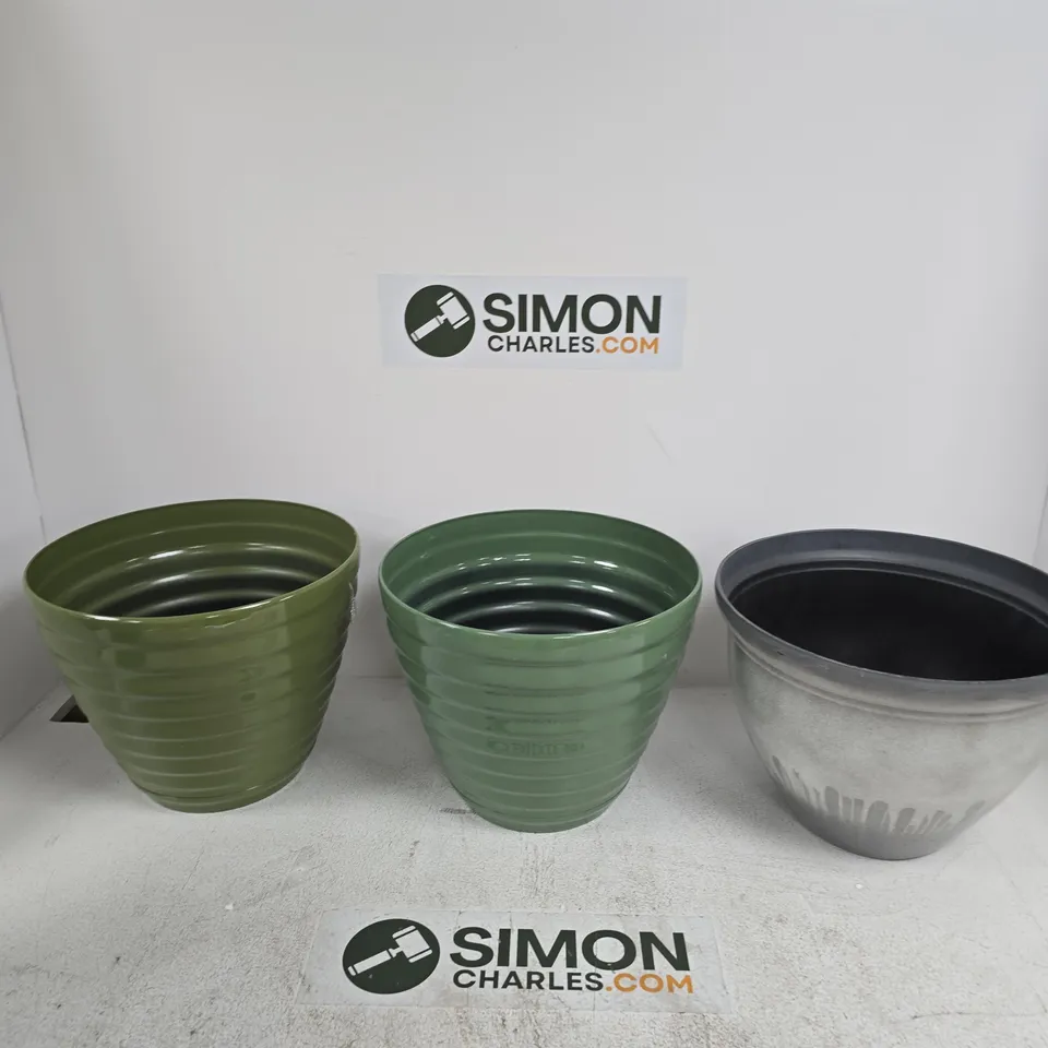 Plant pots set in blue, green and grey glazes (mixed sizes)