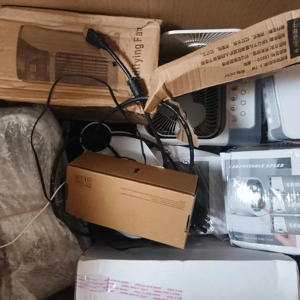 BOX OF APPROXIMATELY 10 ASSORTED HOUSEHOLD ELECTRICAL ITEMS TO INCLUDE WIRELESS KEYBOARD & MOUSE KIT, ETC