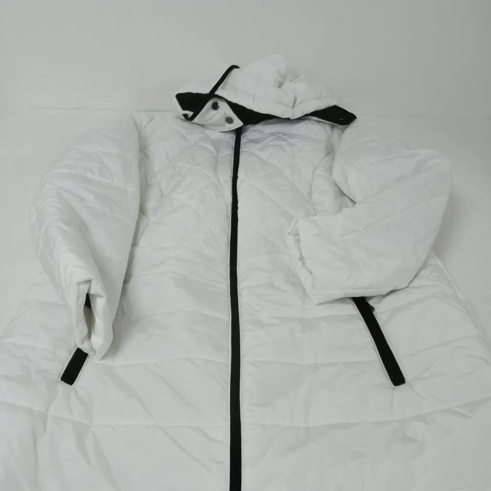 WHITE QUILTED HOODED COAT – UK 22