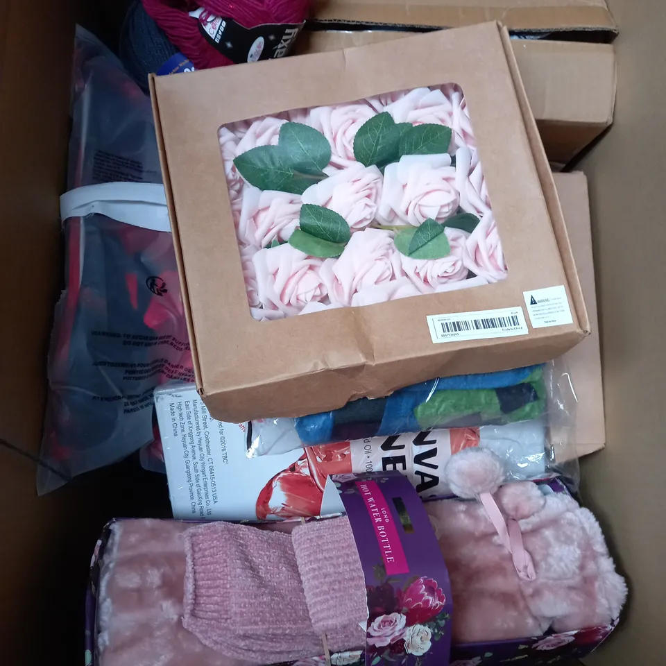 BOX OF APPROXIMATELY 15 ASSORTED ITEMS TO INCLUDE  COLOURED YARN, LONG HOT WATER BOTTLE, MINECRAFT FLEECE BLANKET ETC