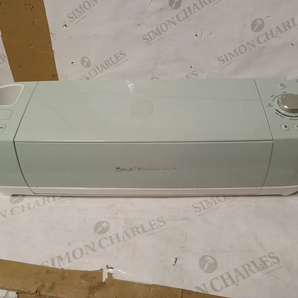 CRICUT EXPLORE AIR 2 CUTTING MACHINE