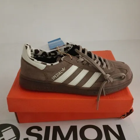 ADIDAS SPEZIAL BROWN SUEDE SNEAKERS – WHITE 3-STRIPE, LEOPARD LINING UK 6.5