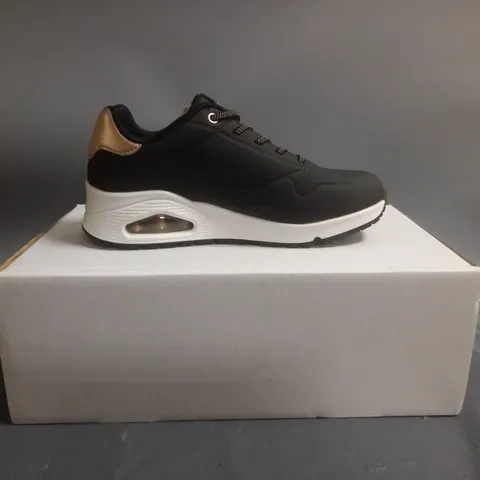 SKECHERS UNO TRAINERS BLACK WITH GOLD TRIM SIZE 4