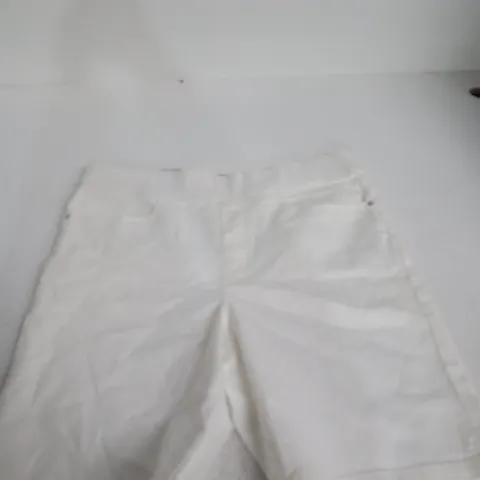 DKNY JEANS WHITE SHORTS – UK L (WOMEN'S)