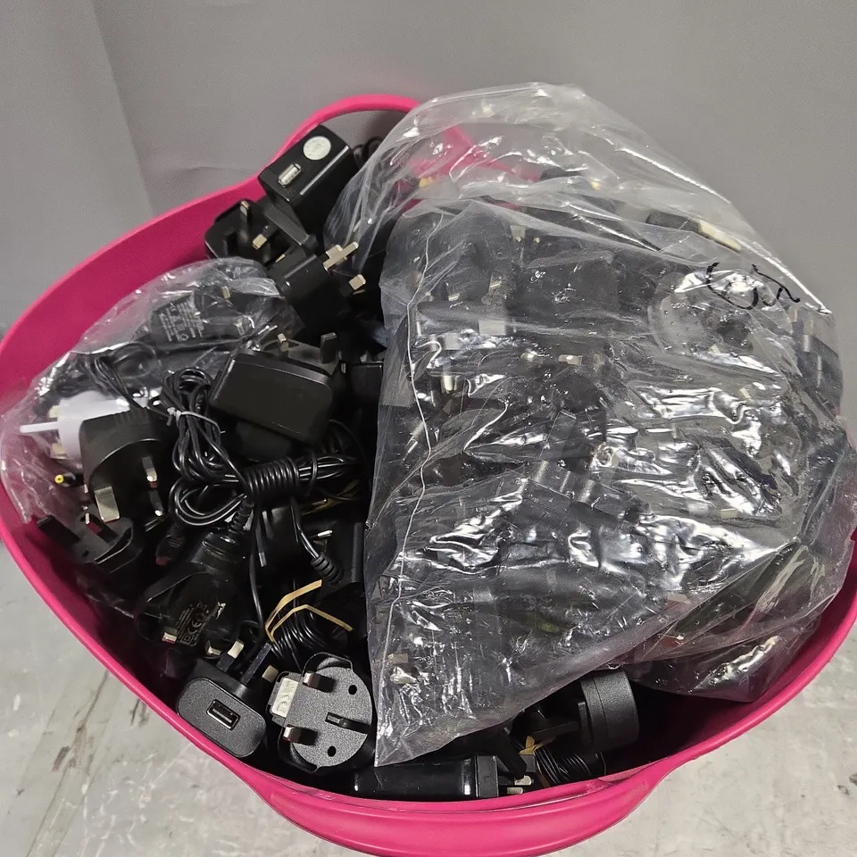 APPROXIMATELY 60 ASSORTED USB PLUGS & POWER SUPPLIES - COLLECTION ONLY 