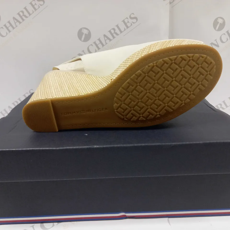 BOXED PAIR OF TOMMY HILFIGER ELENA WEDGE SHOES UK SIZE 7 